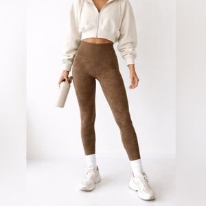 DSG Seamless High-Rise Tights in Brown With Matching TOP